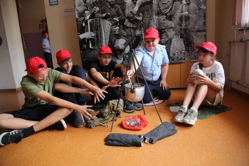 В Геленджике дети и педагоги, прибывшие  из Донецка, встретились с учащимися «полицейского класса»